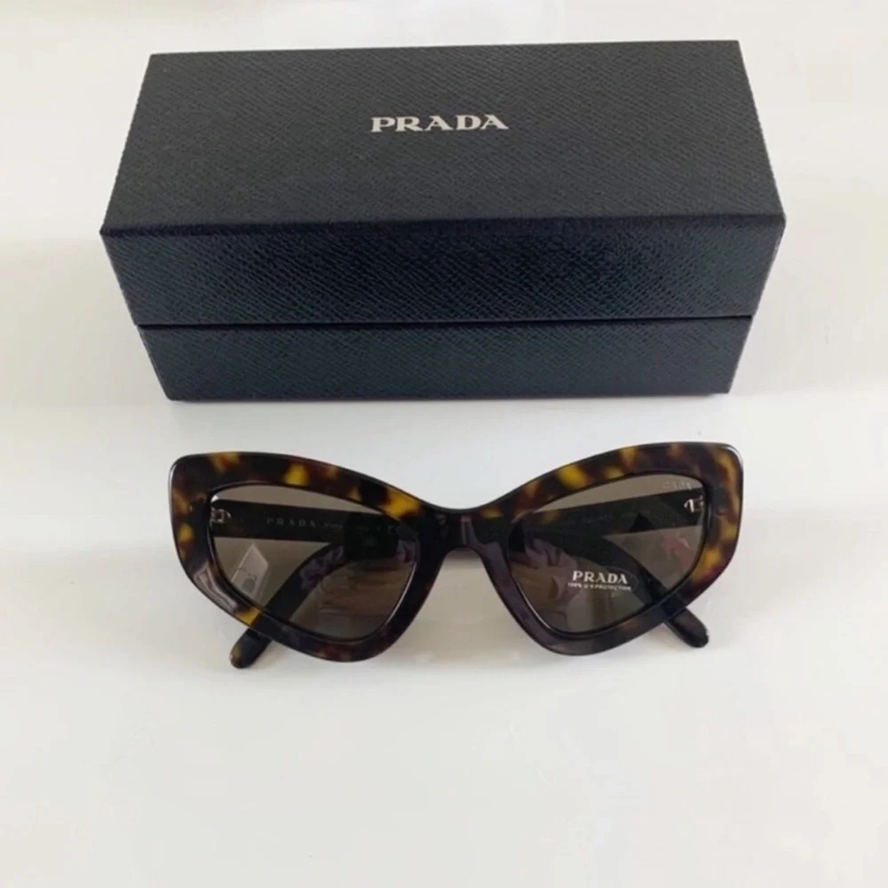 Free Prada Sunglasses, New - Picture 9 of 10